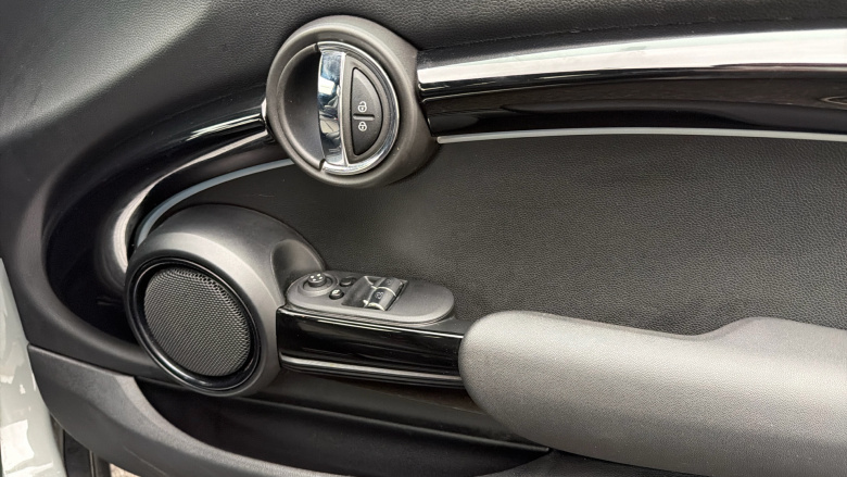 MINI Hatchback 135kW Cooper S Level 2 33kWh 3dr Auto Electric Hatchback